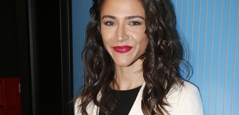 Herečku a zpěvačku Evu Burešovou potkal syndrom vyhoření, s nímž byla konfrontována po pracovním maratonu. Dobře jí nedělají ani hejty které schytává na sociálních sítích. Nebojí se přitom o svých psychických problémech otevřeně mluvit a ukázat, že je člověk. Doufá, že tak může být pro někoho inspirací, zvlášť v době, kdy tím trpí každý druhý člověk.