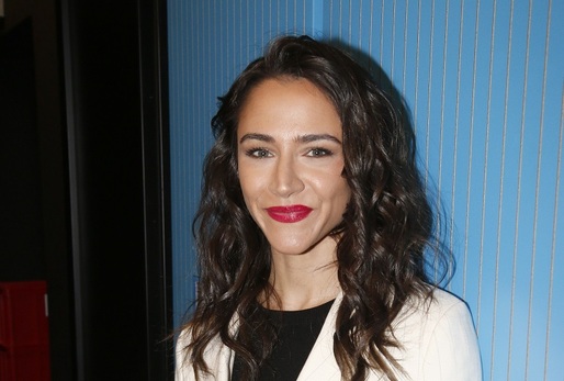 Herečku a zpěvačku Evu Burešovou potkal syndrom vyhoření, s nímž byla konfrontována po pracovním maratonu. Dobře jí nedělají ani hejty které schytává na sociálních sítích. Nebojí se přitom o svých psychických problémech otevřeně mluvit a ukázat, že je člověk. Doufá, že tak může být pro někoho inspirací, zvlášť v době, kdy tím trpí každý druhý člověk.