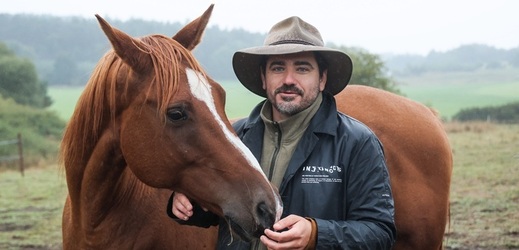 Vojta Kotek chce synovi dopřát krásné dětství v přírodě.  