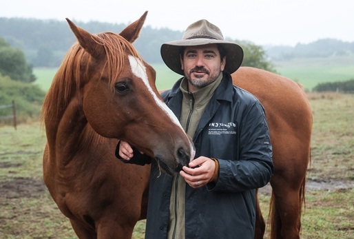 Vojta Kotek chce synovi dopřát krásné dětství v přírodě.  