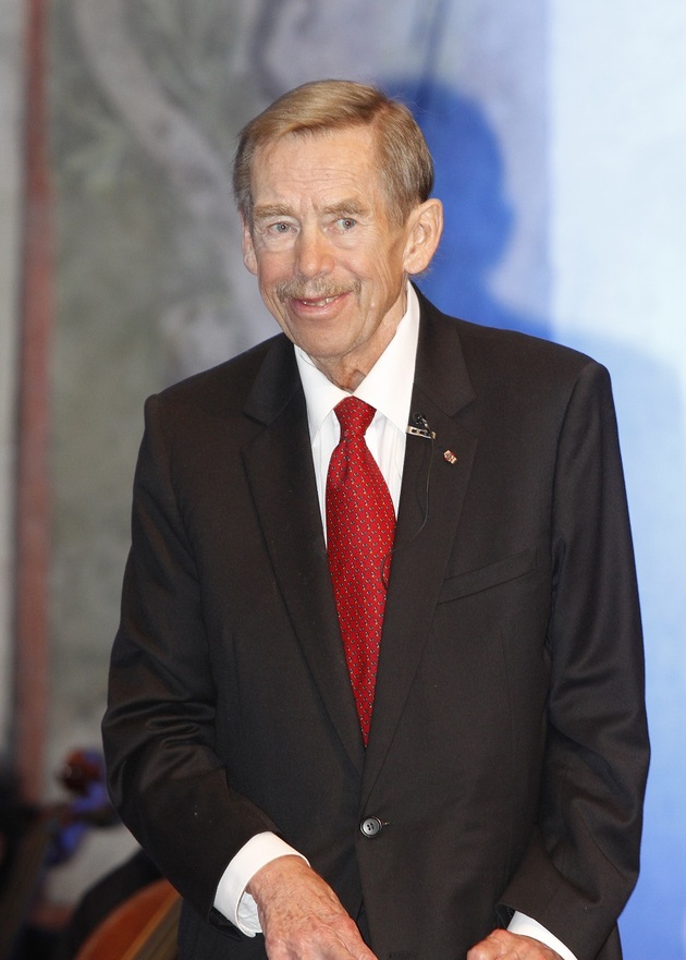 Slova Václava Havla hltaly miliony lidí, a přestože ráčkoval, nebylo to pro něj žádnou přítěží. S Pavlem Kohoutem na toto téma dokonce napsali divadelní hru Pavel Havel: Rr. Když herec Viktor Dvořák hrál ve filmu Havel (2020) bývalého prezidenta, prozradil, že v každé životní etapě ráčkoval Havel trochu jinak a nebylo snadné se to naučit tak, aby to nepůsobilo jako parodie.