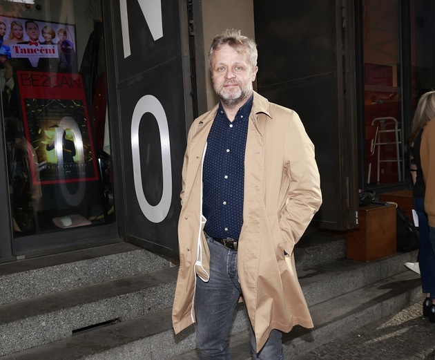 Ačkoli dnes charismatický herec Vasil Fridrich načítá jednu audioknihu za druhou a září v rozhlasu, na jevišti i před kamerou, dříve by nejspíš tak snadno neprorazil. Vasil Fridrich ráčkoval, a proto ho nepřijali na brněnskou konzervatoř. "Rozhodl jsem se, že se toho nepříjemného R zbavím, ale bylo mi to k ničemu, protože následující rok ten obor neotvírali. Tak jsem šel na gympl. Pak jsem herectví zkusil až na vysoké, zkoušel jsem DAMU i JAMU, na DAMU byly přijímačky dřív, tak jsem na JAMU pak už nešel," řekl Fridrich v pořadu 7 pádů Honzy Dědka.