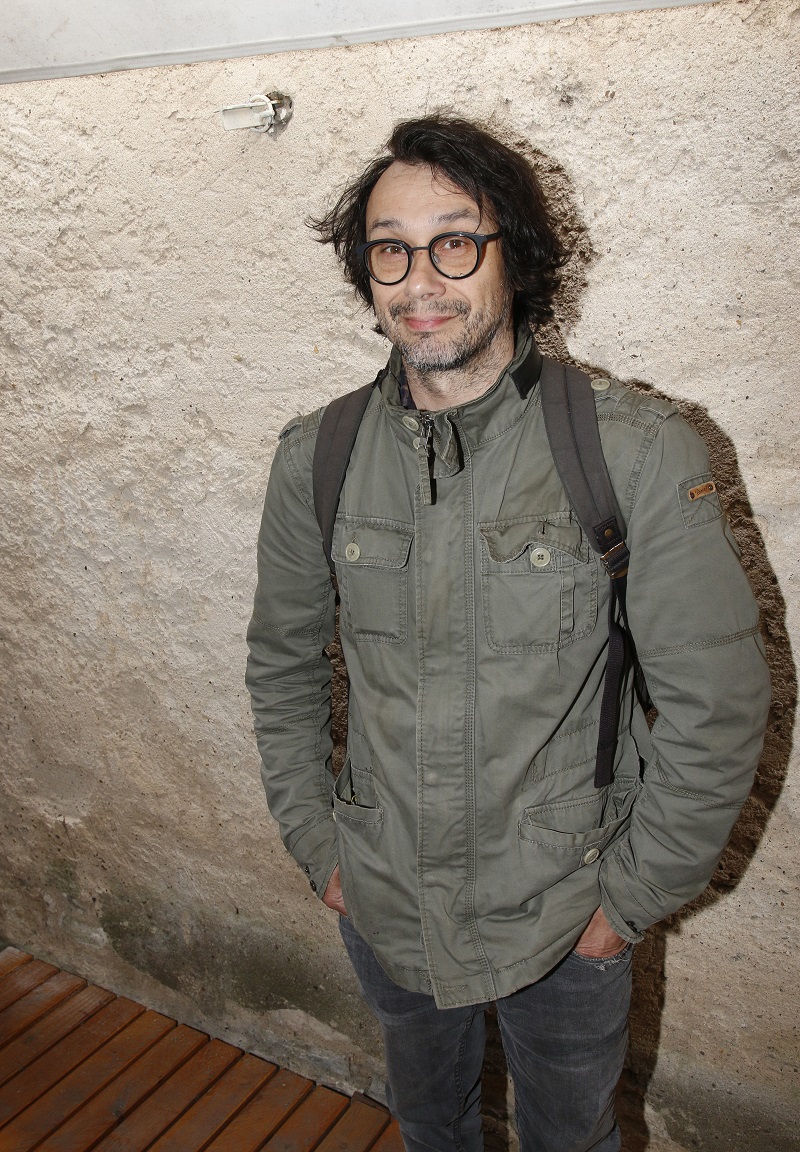 S řečí bojuje už od školy i herec Pavel Liška. "Některý slova poskládaný za sebou prostě neřeknu," řekl v rozhovoru pro časopis Téma s tím, že slova musí přeskládat, aby je vůbec vyslovil. Už při studiích na JAMU mu to pěkně osolili. "Jako jediný student, snad v celé historii JAMU, jsem měl děkanem nařízenou denní individuálku techniky mluveného projevu," nechal se slyšet herec, s jehož projevem bojují prý i režiséři i zvukaři.