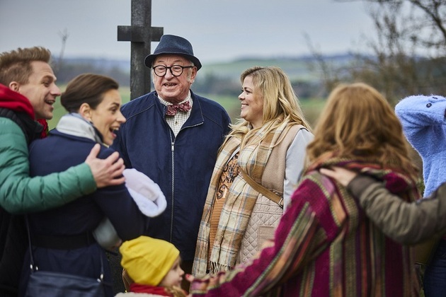 ... zahraje bohatého dědečka.