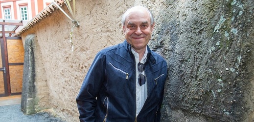 Devátého listopadu 1959 se narodil herec s nezaměnitelným hlasem Miroslav Táborský. Letos tudíž bude mít půlkulatiny. Přejeme vše nejlepší k 65. narozeninám!