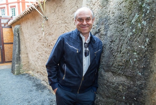 Devátého listopadu 1959 se narodil herec s nezaměnitelným hlasem Miroslav Táborský. Letos tudíž bude mít půlkulatiny. Přejeme vše nejlepší k 65. narozeninám!