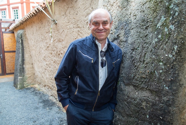 Devátého listopadu 1959 se narodil herec s nezaměnitelným hlasem Miroslav Táborský. Letos tudíž bude mít půlkulatiny. Přejeme vše nejlepší k 65. narozeninám!