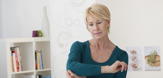 Nástup revmatoidní artritidy bývá obvykle pozvolný.