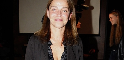 Herečka, která je aktuálně k vidění v seriálu Kamarádi, má narozeniny 15. listopadu. Lucie Zedníčková se vzdá dvou pětek a bude jí 56 let.