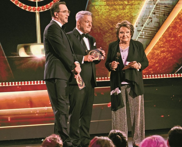 Zlatého slavíka vyhlásila herečka Jiřina Bohdalová. 