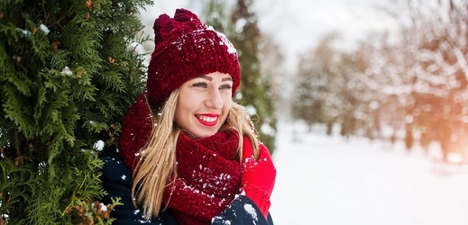 V zimě se vlasy musejí vypořádat s mnoha nástrahami.