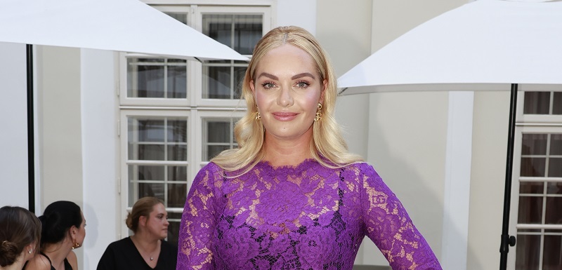 Narodila se 23. prosince ve slovenské Trnavě, ale dětství strávila v českém Opočně. Letos oslaví půvabná Taťána Kuchařová 38. narozeniny a jako jedna z mála žen na světě se může pochlubit tituly Miss ČR a Miss World z roku 2006. Od té doby však uplynulo spoustu času, Kuchařová se nyní věnuje modelingu, podnikání i své Nadaci Krása pomoci. V roce 2016 se provdala za hudebníka Ondřeje Brzobohatého, a ačkoli se zdálo, že tento sympatický pár patří k těm stabilním, jejich manželství nakonec ztroskotalo v roce 2022. Kuchařová chtěla anulovat jejich sňatek i před Bohem, jenomže z církevní žaloby unikly informace, které údajně nebyly pravdivé, a tak se rozjel kolotoč soudních tahanic, jež trvají do dnešních dní.