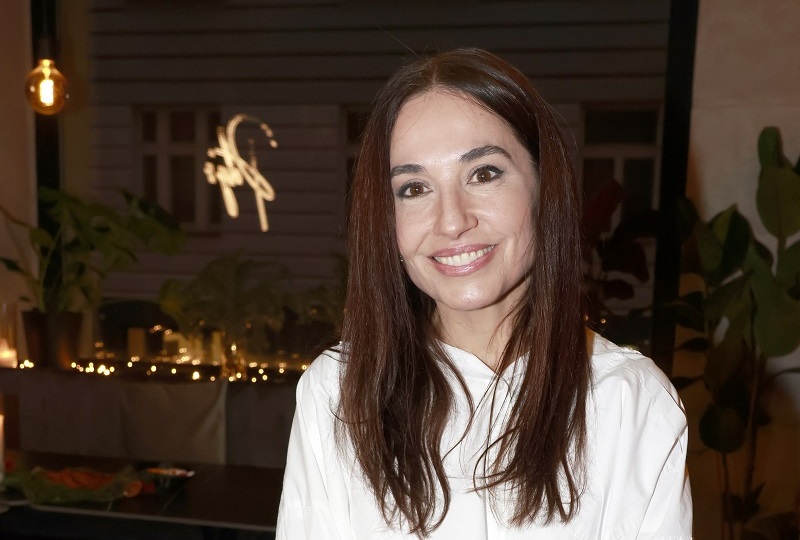 Křehká herečka, jejíž princeznovské role už také patří do "zlatého fondu pohádek", bude mít rodinné Vánoce. "Sejdeme se se synem, maminkou a bratrovou rodinou," prozradila Michaela Kuklová. Po televizním půstu, kdy mnoho let neměla televizní signál, se letos těší i na pohádky. "Pyšná princezna, Tři oříšky pro Popelku, a když náhodou zahlédnu Jasněnku nebo Z pekla štěstí, už je taky dokoukám."