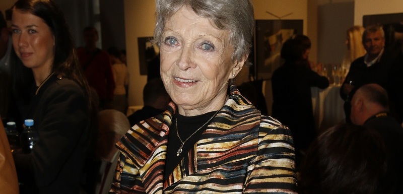 Populární herečka Jana Štěpánková zemřela 18. prosince 2018 na plicní embolii. Osudným se jí stal zápal plic, se kterým nějakou dobu bojovala. Těšila se na Vánoce v rodinném kruhu, situace vypadala nadějně, ale osud rozhodl jinak. Místo propuštění do domácího ošetřování odešla ve věku 84 let do hereckého nebe.