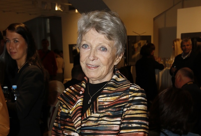 Populární herečka Jana Štěpánková zemřela 18. prosince 2018 na plicní embolii. Osudným se jí stal zápal plic, se kterým nějakou dobu bojovala. Těšila se na Vánoce v rodinném kruhu, situace vypadala nadějně, ale osud rozhodl jinak. Místo propuštění do domácího ošetřování odešla ve věku 84 let do hereckého nebe.