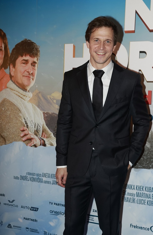 Herec a zpěvák Igor Orozovič se s fanoušky o své soukromí moc nedělí. Letos v únoru proto všechny překvapil, když sdílel záběr s miminkem a snubním prstenem. Potvrdil, že utajil svatbu a holčička Elenka se narodila do úplné rodiny. Svou ženu si ale dál pečlivě střeží, neznají ji ani jeho nejbližší kolegové.