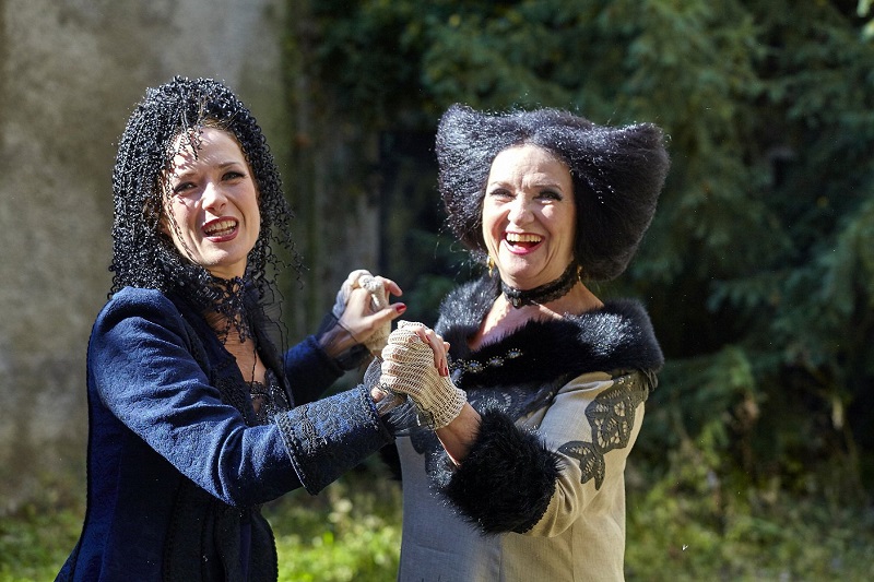 Tereza Kostková a Carmen Mayerová hrály společně v pohádkové komedii Strašidla. 