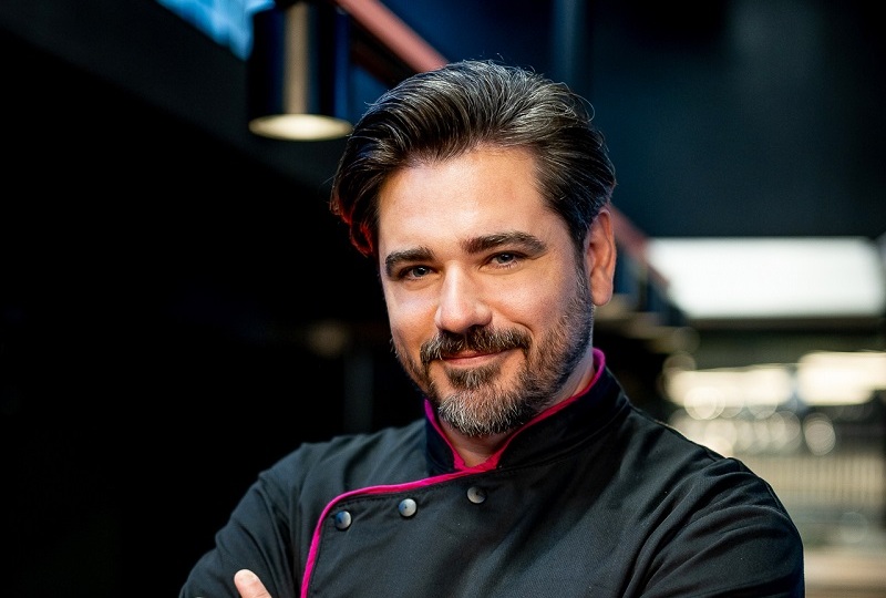 Vojtěch Kotek si zahrál v nové komedii šéfkuchaře. 