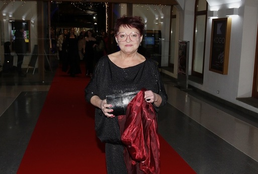 Dáma s výjimečným hlasem, cenami ověnčená dabérka a v oboru respektovaná profesionálka žádné předsevzetí pro příští rok nechystá. "Nedávám si ani jedno, protože prvního, kdy je člověk ještě rozveselen z té silvestrovské noci, se může jevit, že jakékoli předsevzetí, které si dám, splním. Druhého už je to něčem jiném, takže nedávám." Valérie Zawadská nemění názor ani 2. ledna. "Pak už to nemá smysl, to už by nebylo novoroční. To bylo druhoroční nebo druhonovoroční - a to ne, proč. Když něco potřebuju, udělám to." Celoživotně ale tento postoj neměla. "V minulosti jsem si bezesporu mnohokrát dávala předsevzetí, jak zhubnu do plavek. Ale pak jsem došla k názoru, že aby člověk mohl zhubnout, musí nejdřív přibrat. A až to přijde, tak to přijde a zhubnu."