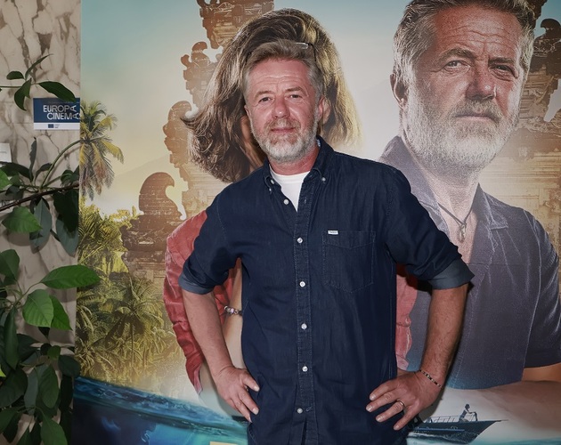 Šest křížků si 3. června odškrtne herec Jiří Langmajer, který v životě bojoval s mnohými démony, aby se nakonec usadil nejen ve spokojeném manželství s herečkou a moderátorkou Adélou Gondíkovou. Srdce diváků si získal jako mladík ve filmu Copak je to za vojáka... a role dobyvatelů ženských srdcí si drží dál. Vedle postav postarších playboyů však vytvořil i nezapomenutelné divadelní role, je držitelem Ceny Thálie a několika nominací na Českého lva. Se svou první ženou má dvě dcery.