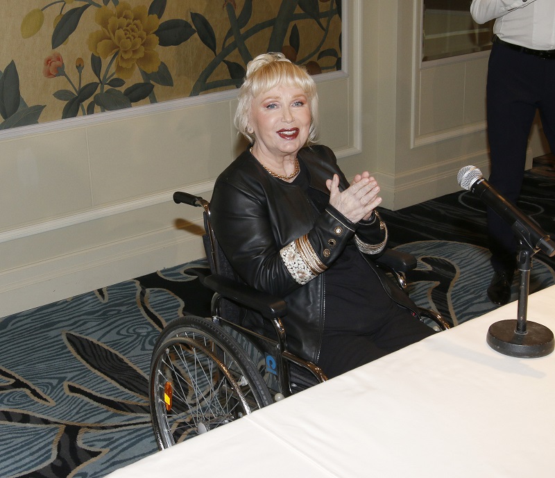 Interpretka slovenského hitu století Vyznanie oslaví 12. září sedmdesáté narozeniny. Její alba a styl byly v minulých dekádách přelomové, jako svěží vítr. Hit Koloseum dodnes hrají v rádiích i klubech. Život i kariéru půvabné blond krásky převrátila v roce 1980 osudová a tragická dopravní nehoda. Marika Gombitová ochrnula a skončila na vozíku. Ukázala ale, že je velká bojovnice, od nehody natočila sedm alb. Během své dodnes trvající kariéry nikdy nezapomněla i na české publikum, které ji stále miluje. Životní jubileum chce oslavit velkým pražským koncertem v říjnu roku 2026.