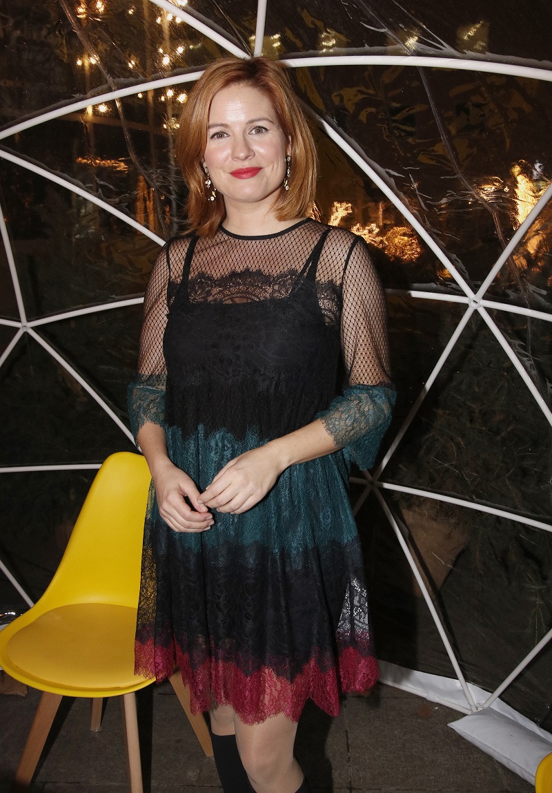 Za svůj život pomotala Zuzana Norisová hlavu mnoha pánům. Zpěvák David Kraus jí dokonce složil písničku a uháněl ji natolik, že ji přiváděl k šílenství. Přesto o sobě herečka, která 24. ledna oslaví 47. narozeniny, v minulosti častokrát pochybovala a potýkala se s nízkým sebevědomím, kvůli kterému si málem zničila psychické i fyzické zdraví. I když je již mnoho let šťastná po boku svého kolegy Ondreje Kovaľa, s nímž má dvě dcery, prošla si vztahy, které ji ničily. "Byla jsem zamilovaná a nechtěla vidět, že určité věci nejsou tak úplně v pohodě... Pak jsem na sobě ale začala pozorovat známky apatie a toho, že se už tolik neraduji ze života," řekla pro slovenský magazín Nový Čas. "Pomohlo mi, že jsem se do někoho zakoukala. Najednou jsem viděla, že ten druhý může být úplně jiný a že tak, jak žiju já, je trochu od věci, že to nemá budoucnost," svěřila se, jak se z toxického vztahu dostala. "Ono je důležité mít se dostatečně rád, aby si člověk uvědomil, že si nesmí nechat psychicky nebo fyzicky ubližovat," dodala.