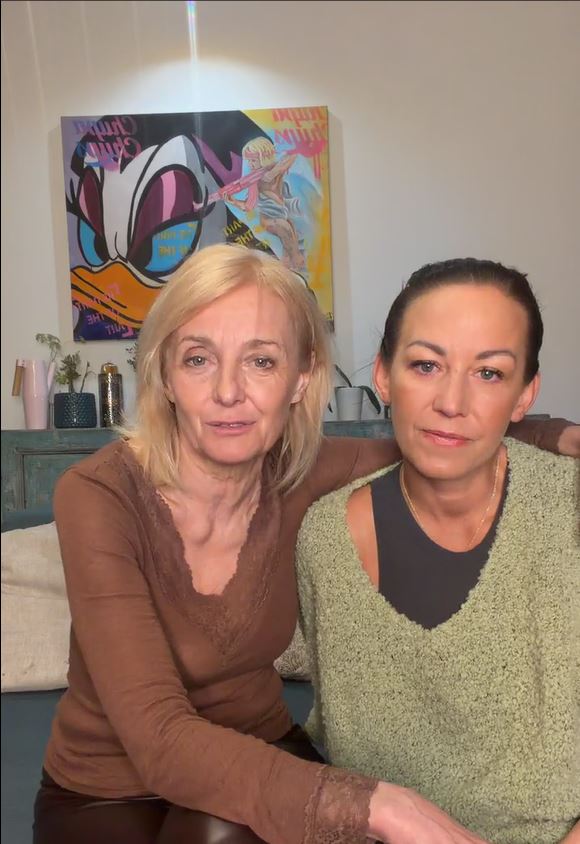 Hanychová stěží zadržovala pláč. 