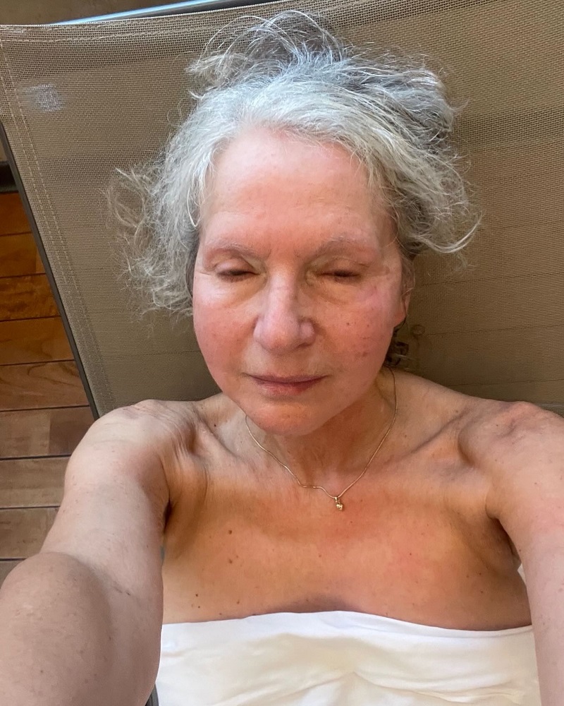 Spisovatelka informovala své fanoušky rovnou ze sauny. 