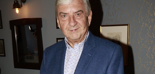 Polokulaté 75. narozeniny čekají 7. února herce Miroslava Donutila, který se navzdory věku snaží udržet krok s mladšími kolegy. Ti mu navíc dodávají elán, kterého má stále na rozdávání. "Myslím, že tam je ten klíč k tomu, že ta energie pořád funguje, protože se musíte vyrovnat mladým lidem a já se o to snažím. Ne vždy se to pochopitelně podaří, ale přece jenom vzhledem k věku – tam si myslím, že je počátek nabírání té energie," řekl otevřeně Donutil a dodal, co dalšího mu dodává chuť do práce: "A potom taky, když vystupujete na jevišti a před vámi je vyprodaný sál, který potom na konci vstane a tleská, tak to do vás taky vstoupí." Na jevišti vystupuje i se svou one man show s názvem Na kus řeči, s níž vyjíždí po celé republice. Láká všechny příznivce, kteří milují humor, protože jim nabízí opravdové lahůdky v podobě skvělých historek, nových příběhů i vyprávění o své letité práci.