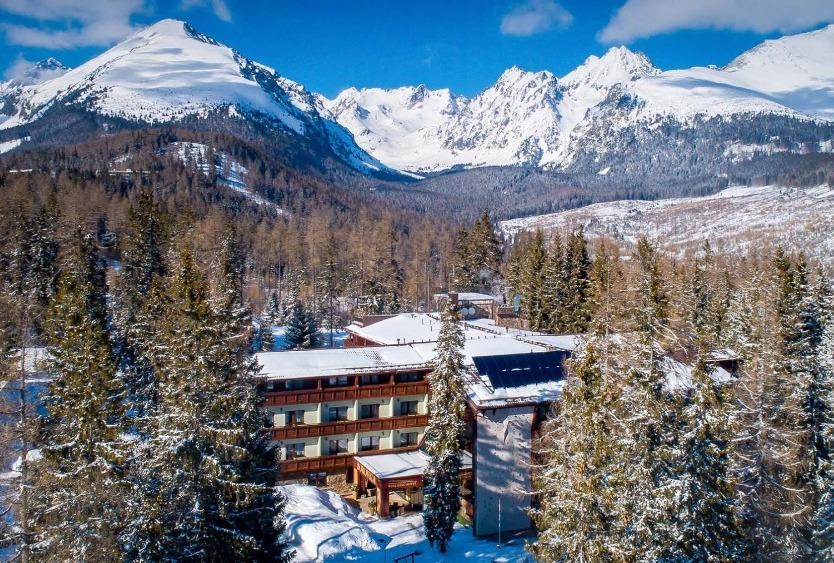 Zimní pohoda, ale i adrenalin. Kam se vydat na nezapomenutelnou lyžovačku ve Vysokých Tatrách 