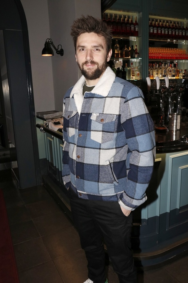 Již brzy se můžeme těšit na herce Václava Matějovského, jenž 14. února oslaví třicetiny, v roli moderátora nové reality show Asia Express, kterou bude provázet společně s Jakubem Štáfkem. Do paměti diváků se zapsal už v roce 2005, kdy se objevil v nekonečném seriálu Ulice. Již v roli dospělého muže (a navíc dost bohatého) zaujal nejednu ženu v seriálu O mě se neboj s Veronikou Arichtevou a do třetice zazářil v Jedné rodině, kde randil s Patricií Pagáčovou. Tak uvidíme, co nám předvede v drsné exotice.