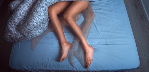 Syndromem neklidných nohou trpí přibližně 10 % české populace.