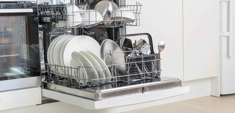 První motorem poháněná myčka nádobí vznikla v americkém státě Illinois roku 1886. 