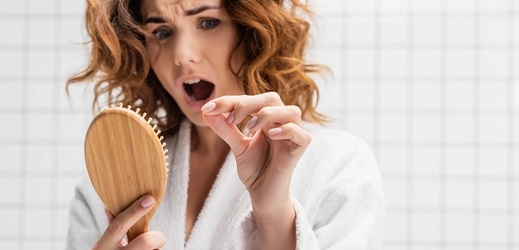 Vlasy jsou denně vystavovány obrovské zátěži a za jejich vypadávání můžeme ve většině případů my.