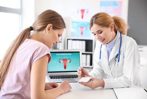  Stárnutí vajíček urychluje například nadměrné pití alkoholu.