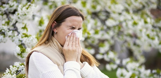 Pokud má potomek oba rodiče alergiky, pravděpodobnost dědičnosti této nemoci je až osmdesátiprocentní.