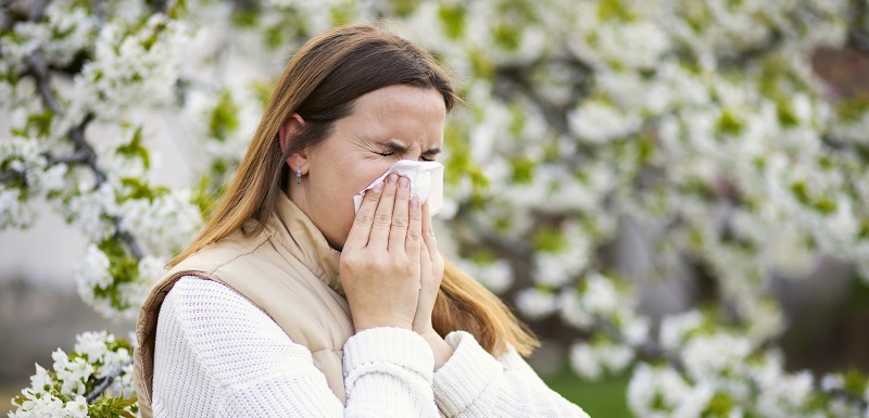 Pokud má potomek oba rodiče alergiky, pravděpodobnost dědičnosti této nemoci je až osmdesátiprocentní.