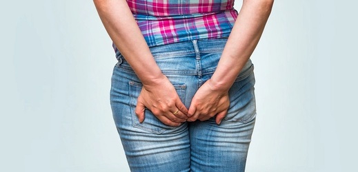 Hemoroidy mohou způsobit bolest, svědění i krev ve stolici. 