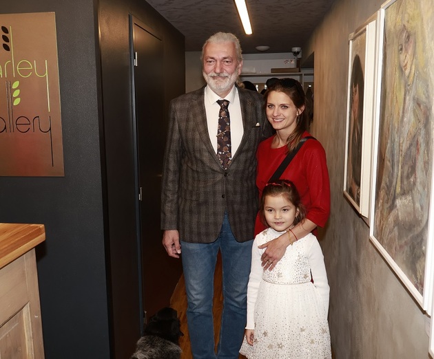 Hůlka s manželkou Barborou a dcerou Rozárkou. 