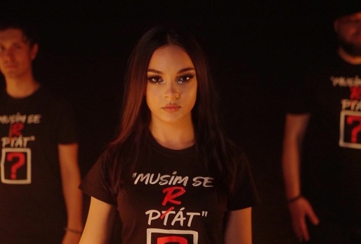 Kovářová a Highland vydávají videoklip. Na co v něm poukazují?