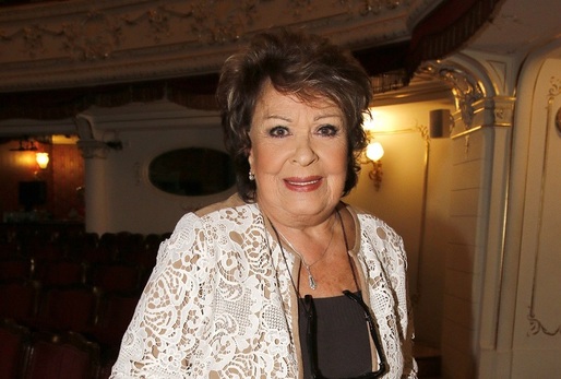 Po úspěšném zakončení studia na reálném gymnáziu strávila ikonická herečka Jiřina Bohdalová tři roky v roli učitelky na základní škole v Ostravě. Svým žákům předávala vědomosti hravou formou a zpestřovala výuku čtením pohádek – připomínala tak svého druhu moderního Komenského. Teprve na třetí pokus se jí otevřely dveře na DAMU, načež ostravskou třídu opustila a vrátila se zpět do Prahy, kde se narodila.