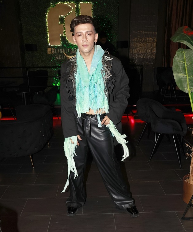 Pozadu nezůstal ani mladý zpěvák Jan Bendig a jeho jménem vznikl unisexový parfém Amaro kamiben, za nímž stojí touha propojit intenzivní vůni s konkrétními životními okamžiky. Bendig se inspiroval arabskými vůněmi a jeho přáním je, aby lidé nosili parfém nejen jako doplněk, ale aby jim připomínal jejich vlastní radostné, vzácné a osobní momenty. Amaro kamiben se pyšní svěžími tóny citronu, pomeranče a maracuji, konvalinky a bílých květů a smyslnost a dlouhou výdrž dodává vůni základ z ambry a pižma.