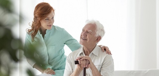 Příčinou onemocnění je postupný úbytek nervových buněk v části mozku zvané substantia nigra.