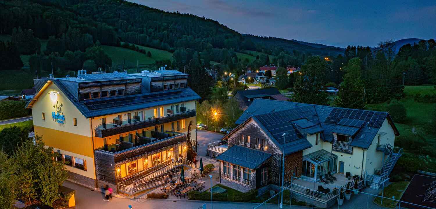 Tam, kde se hory potkávají: Objevte magické trojmezí z paluby hotelu Helios