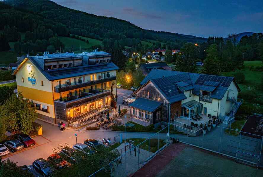 Tam, kde se hory potkávají: Objevte magické trojmezí z paluby hotelu Helios