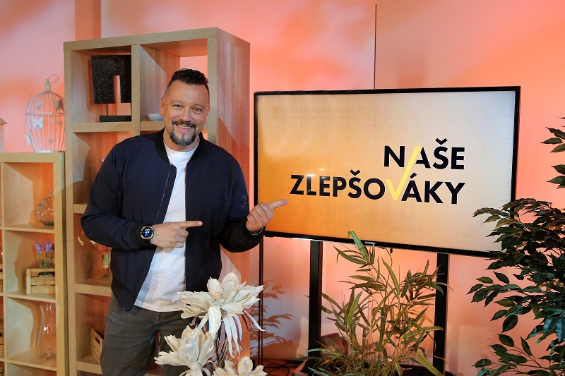 Pořad Naše zlepšováky moderuje Michal Kavalčík. 