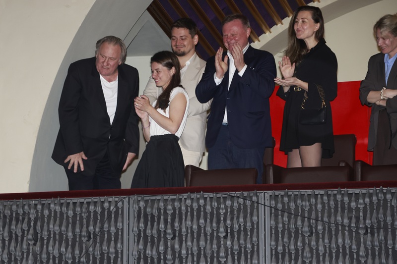 Depardieu seděl v lóži vedle Vojtěcha Staše.  