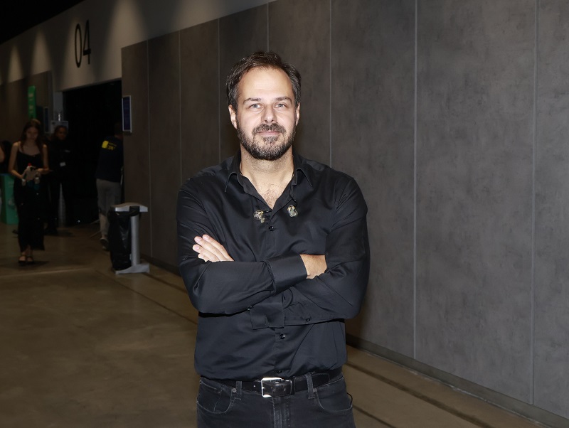 Bude to už téměř dvacet let, co se Ondřej Ládek alias Xindl X zapsal do povědomí široké veřejnosti se svým singlem Anděl. Tehdy vstupoval do světa showbyznysu jako střízlík, pod vlivem probdělých nocí a proudů alkoholu po koncertech se dost rychle spravil. Během pandemie koronaviru se mu podařilo shodit pětadvacet kilo. Dvacet však později nabral zpátky. A tak se znovu ocitl v hubnoucím maratonu. V tomto případě ale přitvrdil. Využil k tomu moderní medikaci. "Píchám si injekce a nestydím se za to," svěřil se webu iDNES.cz Ládek s tím, že to ale neznamená, že si nemusí hlídat jídlo a dostatek pohybu. Aktuálně je o třicet kilogramů lehčí, tak snad mu to tentokrát vydrží co nejdéle.