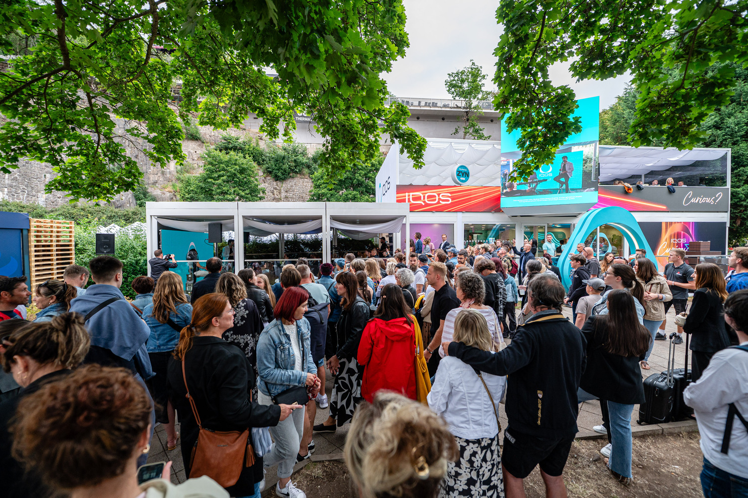 IQOS LOUNGE na KVIFF zve na letní program plný hudby, inspirace a novinek