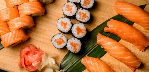 Historie sushi sahá několik století do minulosti a původně souvisela s konzervací ryb pomocí fermentované rýže.